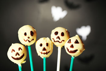 Halloween Cake Pops: A Spooky White Chocolate Treat For The Kids